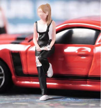 Load image into Gallery viewer, 1:64 Painted Figure Model Miniature Resin Diorama Sand Repair Car Worker Lady
