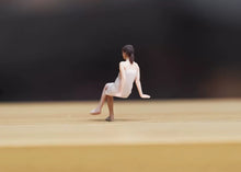 Load image into Gallery viewer, 1:24 Painted Figure Model Miniature Resin Diorama  Sand Woman Wearing a Towel
