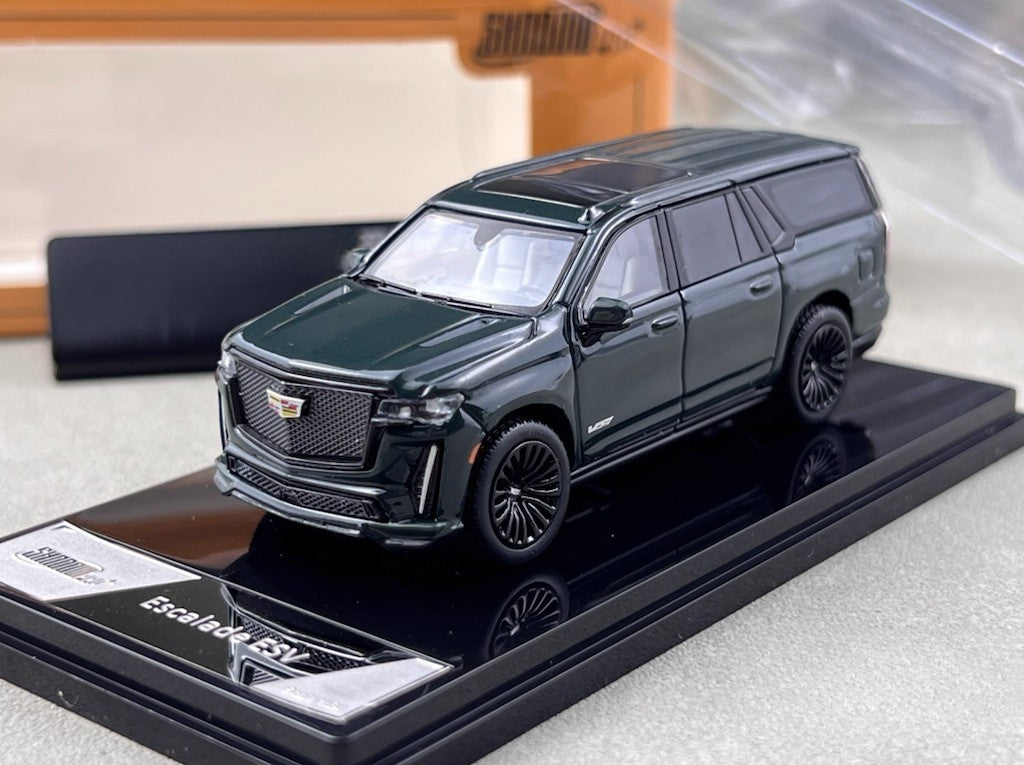 Shadow 1:64 Dark Green Escalade Full Sized SUV ESV Model Diecast Metal Car New Collection