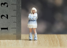 Load image into Gallery viewer, 1:64 Painted Figure Model Miniature Resin Diorama Blond Pretty Girl Lady Stand

