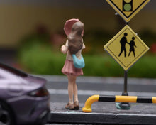 Load image into Gallery viewer, 1:64 Painted Figure Model Miniature Resin Diorama Toy Sand Pretty Girl With Hat
