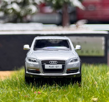 Load image into Gallery viewer, Masdi 1:64 2008 Silver Q7 FSI Quattro SUV Sports Model Diecast Metal Car New Collection

