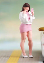 Load image into Gallery viewer, 1:64 Painted Figure Model Miniature Resin Diorama Sand Selfie Pretty Girl Lady
