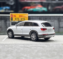 Load image into Gallery viewer, Masdi 1:64 2008 White Q7 FSI Quattro SUV Sports Model Diecast Metal Car BN

