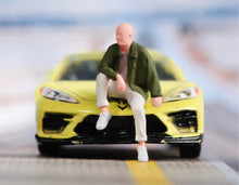 Load image into Gallery viewer, 1:24 Painted Figure Model Miniature Resin Diorama  Sand Casual Man Sitting
