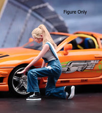 Load image into Gallery viewer, 1:24 Painted Figure Model Miniature Resin Diorama Mechanic Woman Repair Worker
