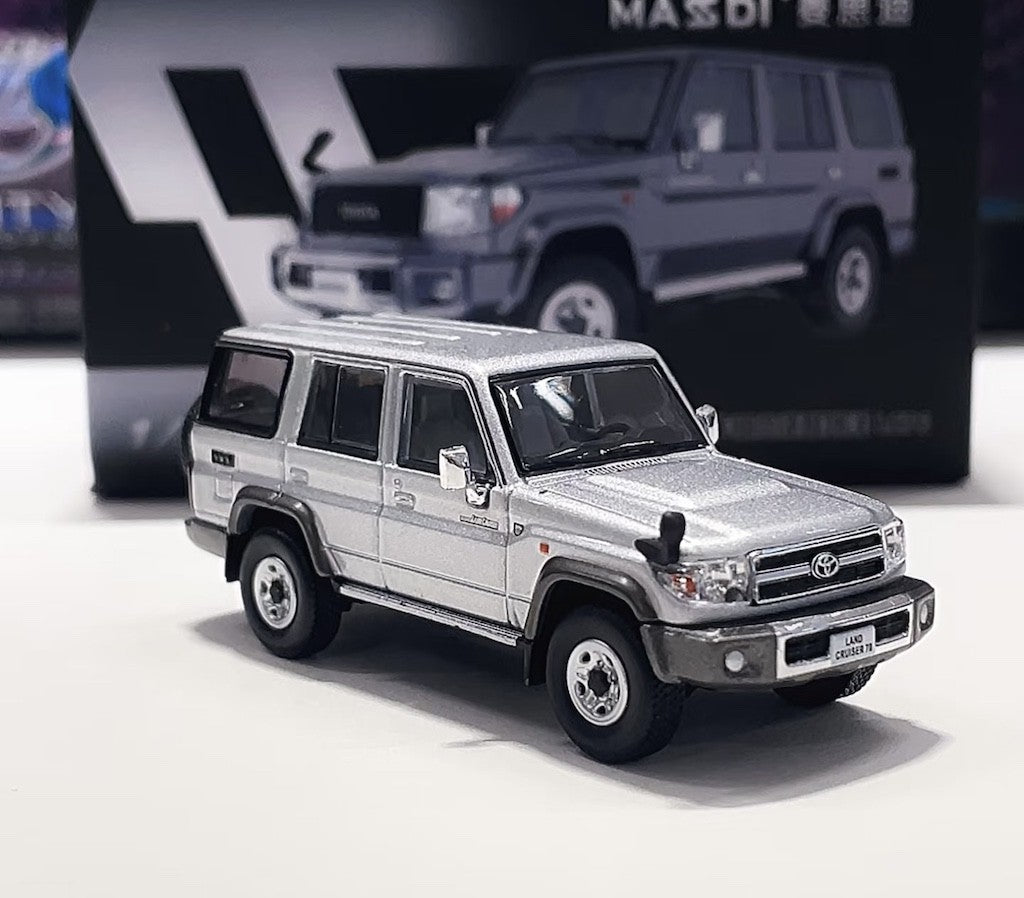 Masdi 1:64 Silver Land Cruiser LC76 ORV SUV Sports Model Diecast Metal Car New Collection