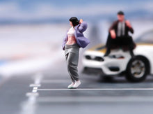 Load image into Gallery viewer, 1:24 Painted Figure Model Miniature Resin Diorama  Sand Hip Hop Style Girl
