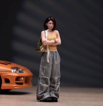 Load image into Gallery viewer, 1:24 Painted Figure Model Miniature Resin Diorama Cool Lady Short Hair Casual
