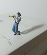 Load image into Gallery viewer, 1:64 Painted Figure Model Miniature Resin Diorama Sand Jazz Band Music Singer
