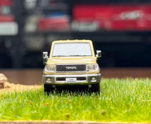 Load image into Gallery viewer, Masdi 1:64 Yellow Land Cruiser LC76 ORV SUV Sports Model Diecast Metal Car New Collection
