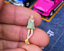 Load image into Gallery viewer, 1:64 Painted Figure Mini Model Miniature Resin Diorama Sand Toy Father Daughter
