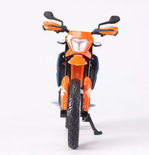 Load image into Gallery viewer, Maisto 1:12 Orange 2023 KTM 690 SMC R Motorcycle Bike Sports Model Diecast New Collection
