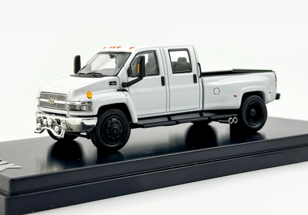 GOC 1:64 White Kodiak Muscle Pickup Truck Model Diecast Metal Car New Collection