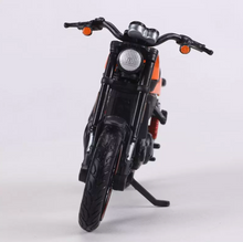 Load image into Gallery viewer, Maisto 1:18 Orange 2011 XR1200X Motorcycle Bike Sports Model Diecast ABS New Collection
