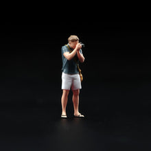 Load image into Gallery viewer, 1:24 Painted Figure Model Miniature Resin Diorama Sand Photographer Camera Man
