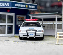 Load image into Gallery viewer, Rollin 1:64 White Auxiliary Police CV CROWN VICTORIA Model Diecast Metal Car
