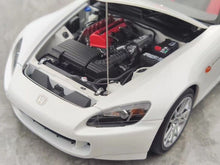 Load image into Gallery viewer, MH 1:18 White JDM S2000 AP2 Sports F22C Engine Model Diecast Metal Car New
