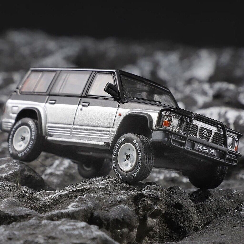 Shadow 1:64 Black Silver Patrol Y60 SUV Classic Model Diecast Metal Car New Collection