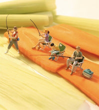 Load image into Gallery viewer, 1:64 Painted Figure Model Miniature Resin Diorama Sand Outdoor Fishing Angling
