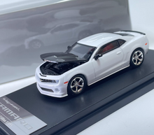 Load image into Gallery viewer, Glory 1:64 White Camaro Coupe Muscle Sports Model Diecast Metal Car New Collection

