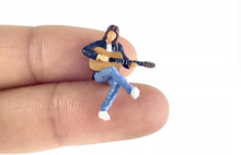 Load image into Gallery viewer, 1:64 Painted Figure Mini Model Miniature Resin Diorama Set Couple Lady GuitarMan
