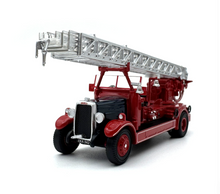 Load image into Gallery viewer, 1:76 Red TLM Leyland Fire Engine Truck Classic Model Diecast Metal Car New Collection
