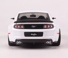 Load image into Gallery viewer, Maisto 1:24 White 2014 Mustang Street Racer Sports Model Diecast Metal Car New Collection
