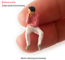 Load image into Gallery viewer, 1:64 Painted Figure Mini Model Miniature Resin Diorama Director Discussing Man
