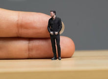 Load image into Gallery viewer, 1:64 Painted Figure Model Miniature Resin Diorama Sand Black Shirt Man Cool Guy
