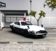 Load image into Gallery viewer, Inno 1:64 JDM FAIRLADY 240ZG HS30 JP Police Sports Model Diecast Metal CarNew
