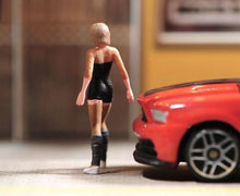 Load image into Gallery viewer, 1:64 Painted Figure Model Miniature Resin Diorama Sand Short Hair Beauty Lady
