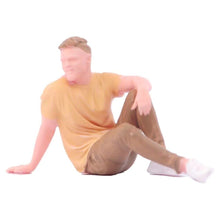 Load image into Gallery viewer, 1:64 Painted Figure Model Miniature Resin Diorama Sand Family Dad Mom Boy KId New Collection
