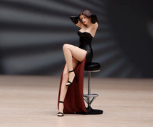 Load image into Gallery viewer, 1:24 Painted Figure Model Miniature Resin Diorama Sand Black Dress Sexy Woman
