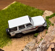 Load image into Gallery viewer, Masdi 1:64 White Land Cruiser LC76 ORV SUV Sports Model Diecast Metal Car New Collection
