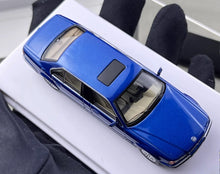 Load image into Gallery viewer, DCM 1:64 Blue 1998-01 E38 L7 728il Luxury Sedan Model Diecast Metal Car New Collection
