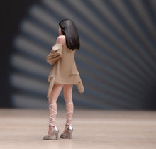 Load image into Gallery viewer, 1:24 Painted Figure Model Miniature Resin Diorama Black Hair Short Pants Girl
