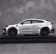 Load image into Gallery viewer, Flame 1:64 Silver Carbon URUS Widebody SUV Sports Model Diecast Metal Car New Collection
