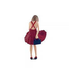Load image into Gallery viewer, 1:64 Painted Figure Mini Model Miniature Resin Diorama Set Beauty Man Chair Sand
