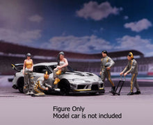 Load image into Gallery viewer, 1:64 Painted Figure Model Miniature Resin Diorama Scene Repair Racing People Set
