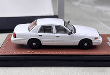 Load image into Gallery viewer, GOC 1:64 White Police Crown Victoria EN114 American Model Diecast Metal Car
