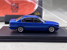 Load image into Gallery viewer, DCM 1:64 Blue E34 5-Series Sedan Classic Sports Model Diecast Metal Car New Collection
