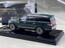 Load image into Gallery viewer, Shadow 1:64 Green Navigator L Full Sized SUV Model Diecast Metal Car New Collection
