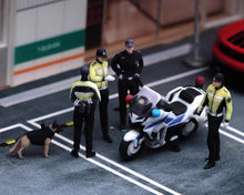 Load image into Gallery viewer, 1:24 Painted Figure Model Miniature Resin Diorama  Sand Policeman Police Set
