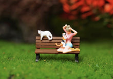 Load image into Gallery viewer, 1:64 Painted Figure Model Miniature Resin Diorama Sand Pet Walk Cat Kitten Toy
