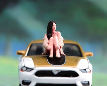 Load image into Gallery viewer, 1:24 Painted Figure Model Miniature Resin Diorama  Sand Sitting Casual Beauty
