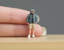 Load image into Gallery viewer, 1:64 Painted Figure Model Miniature Resin Diorama Sand Robot Man Boy Stand Toy
