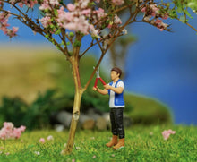 Load image into Gallery viewer, 1:64 Painted Figure Model Miniature Resin Diorama Sand Gardener Nurseryman Woman Collection
