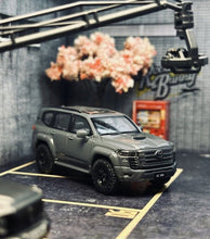 Load image into Gallery viewer, Masdi 1:64 Gray LC300 Land Cruiser ORV SUV Sports Model Diecast Metal Car New Collection
