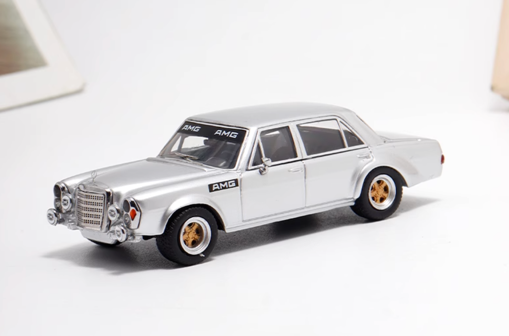 BSC 1:64 Silver 300SEL W109 AMG 6.8 Sedan Classic Model Diecast Metal Car New Collection